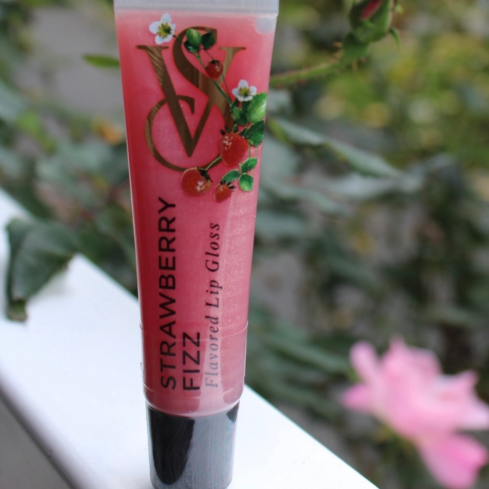 Victoria secret Strawberry Fizz lip Gloss NWT